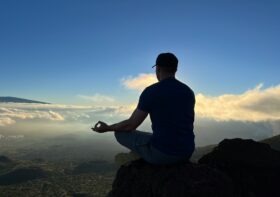 Czym jest prawdziwa medytacja: Przewodnik po&nbsp;autentycznej praktyce